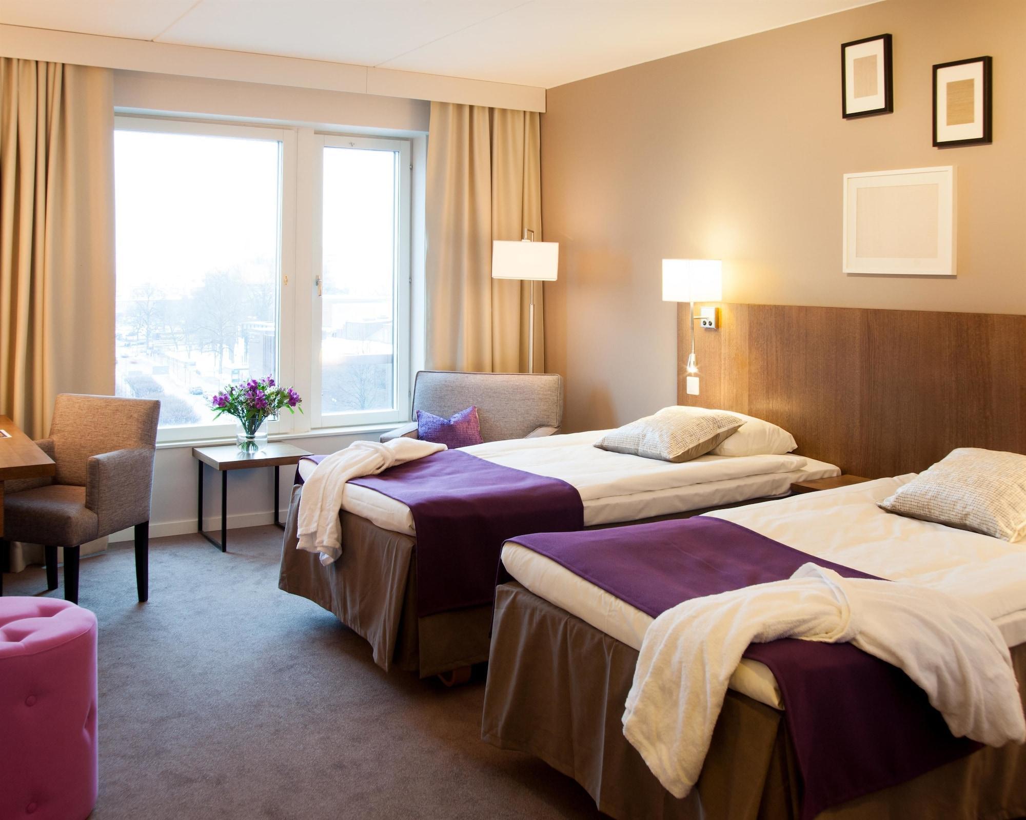 เบสต์ เวสเทิร์น พลัส โฮเต็ล พลาซา Hotel เวสเตโรส ภายนอก รูปภาพ
