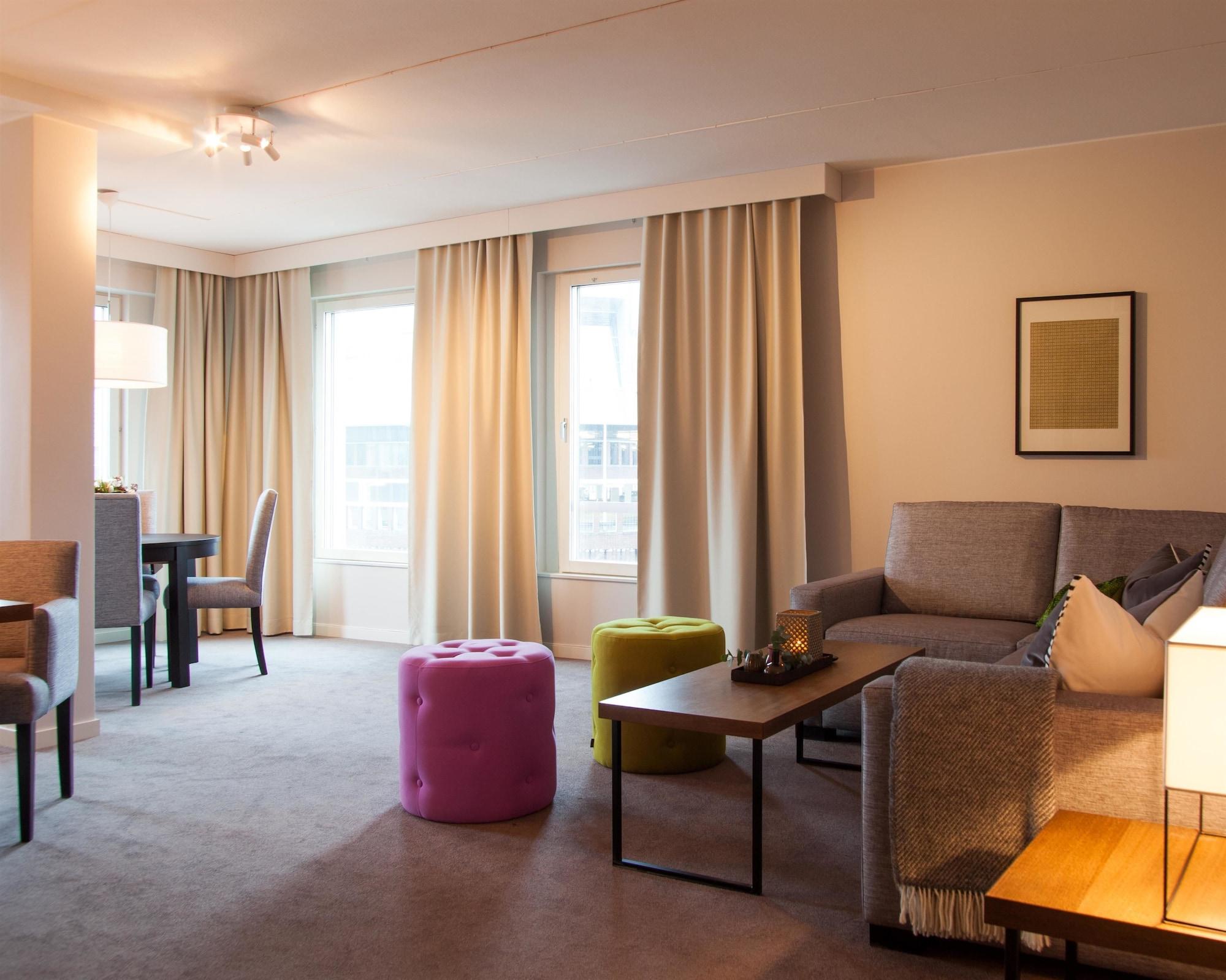 เบสต์ เวสเทิร์น พลัส โฮเต็ล พลาซา Hotel เวสเตโรส ภายนอก รูปภาพ