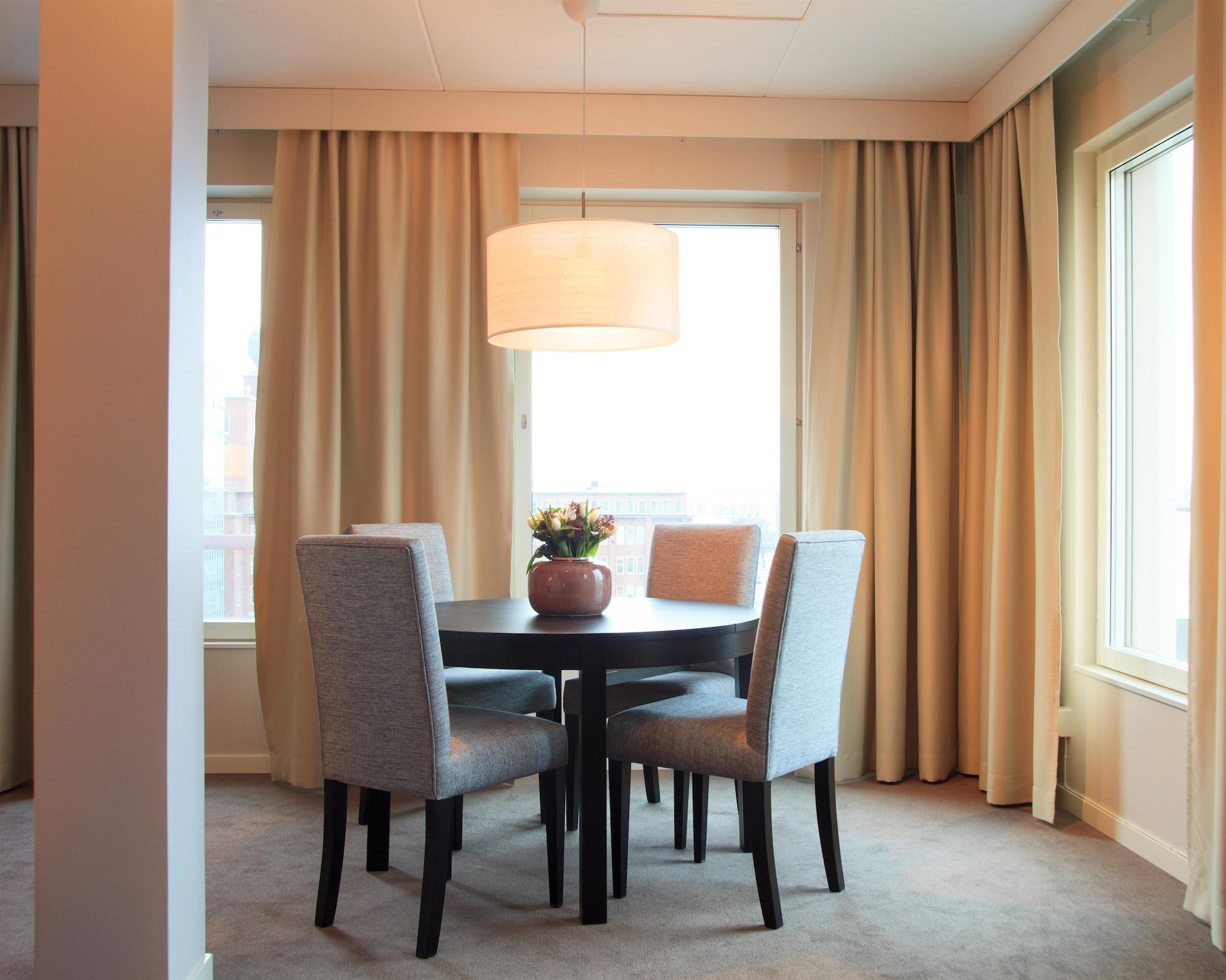 เบสต์ เวสเทิร์น พลัส โฮเต็ล พลาซา Hotel เวสเตโรส ภายนอก รูปภาพ